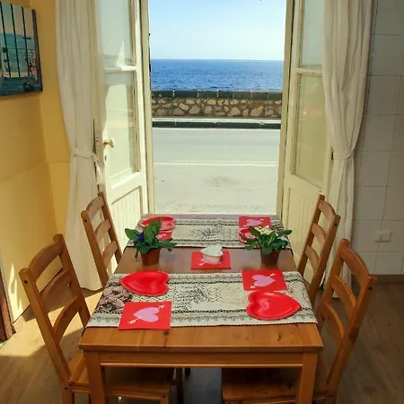 Taorminaxos Apartman *